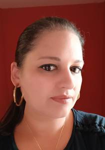 Femme coquine brune  à plan-cul-darne