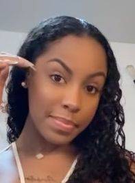 Femme célibataire 28 ans à Saint-Denis