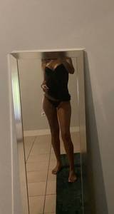 Petite coquine  coquine à plan-cul-pomarede