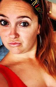 Bonjour  toi,

Je suis une femme ouverte d?esprit, bienveillante et curieuse de belles rencontres. Avec mon mari, nous souhaitons rencontrer une femme avec qui partager une relation complice, base d?abord sur l?amiti, la confiance et le respect? et peut-tre plus si l?affinit est au rendez-vous.

Nous aimons les moments simples : un bon repas, une balade, des rires, des discussions profondes ou lgres. Nous recherchons quelqu?un de sincre, quilibre, et qui a envie de vivre une belle connexion, sans prise de tte, dans la douceur et la bonne humeur.

Si tu te reconnais dans ces mots, n?hsite pas  m?crire ? j?aimerais beaucoup faire ta connaissance. ?