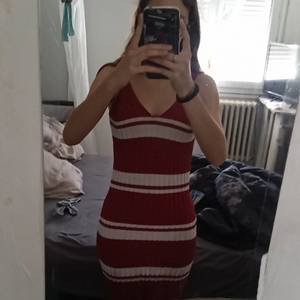Je suis gentille attentionné et j'aime  j'habite a grozon entre Poligny et Arbois dans le Jura 39 mais je vais aussi chez mon père a côté de Besançon j'ai 18ans et une tête de bébé ?
