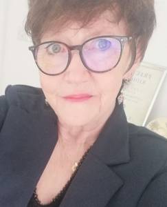 Femme célibataire 62 ans à Nantes