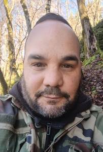 Tu veux prendre contact? célibataire de Neufchâteau