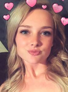 Petite blondinette pleine de vie 
Je cherche une femme ou un couple pour du fun sans prise de tte dans le respect de chacun