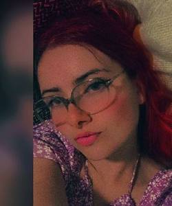 Femme célibataire 21 ans à Perigneux