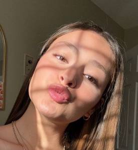 Femme célibataire 21 ans à Lyon