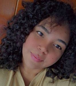 Femme célibataire 25 ans à Saint-Denis