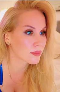 Plan cul avec femme blonde super chaude à plan-cul-voise