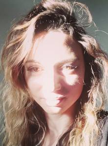 Salut ma belle intéressée par ton profil on discute quand tu veux biz