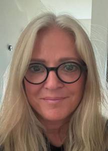 Petite coquine  coquine à plan-cul-massy