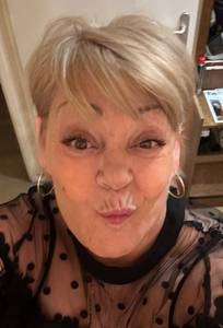 Femme célibataire 60 ans à Reims