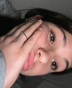 Petite coquine brune coquine 