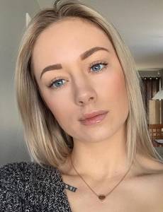 Femme célibataire 25 ans à Versailles
