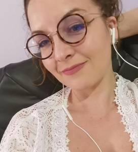 Femme célibataire 33 ans à Angers