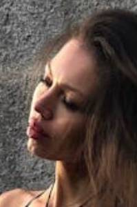 Femme célibataire 20 ans à Toulon