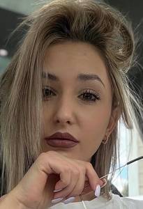 Petite coquine blonde  
