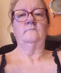 Femme célibataire 68 ans à Toulon