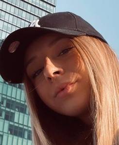 Femme célibataire 23 ans à Angers