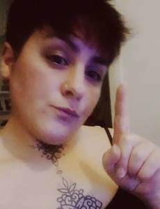 Bonjour je m'appelle Ccilia, je suis une personne simple, j'aime m'amuser et discuter! Que dire... avec moi pas de prise de tte je dteste a! 
Je ne fais pas la taille mannequin, j'ai des forme et je les assumes, elles ne me complexe pas, si a ?e vous plat passer  la suivante ?
Ps: les hommes qui 