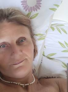 Femme célibataire 66 ans à Angers