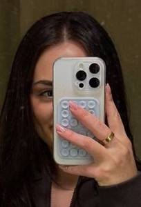 Femme célibataire 21 ans à Paris-16e