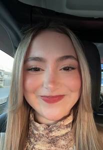 Petite coquine blonde  à plan-cul-gresse