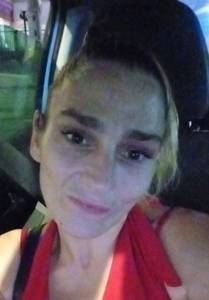 Petite coquine  super chaude de plan-cul-oriol