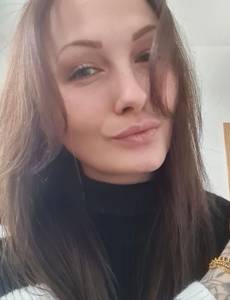 Petite coquine   à plan-cul-cayenne
