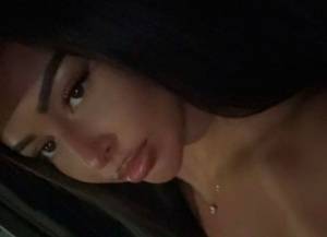 Femme coquine brune de 25ans à plan-cul-baconnes