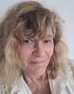 Femme célibataire 68 ans à Troyes