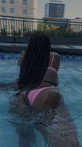 Plan cul rapide avec femme brune super chaude 