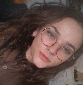Femme célibataire 27 ans à Toulon