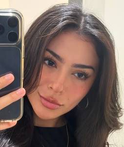 Profil de Betsy, 25 ans - Jolie Ronde