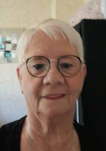 Femme célibataire 68 ans à Arras