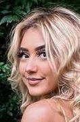 Femme célibataire 27 ans à Evry