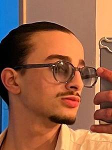 célibataire de 18 ans