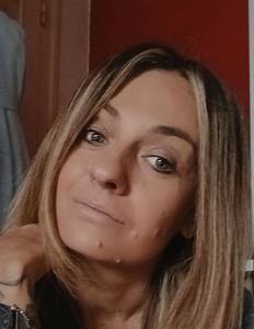Petite coquine  super chaude à plan-cul-senon