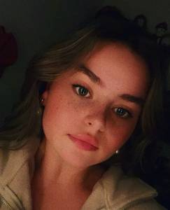 Champagnerosalie, femme coquine de 18 ans - Montr�al