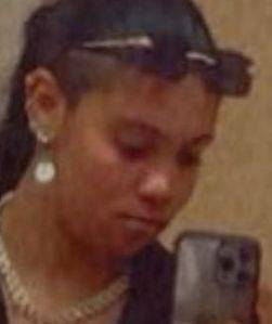 Muriellecantalia1, femme coquine de 21 ans - Saint-Denis