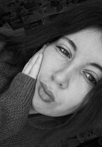 Femme célibataire 24 ans à Paris-17e