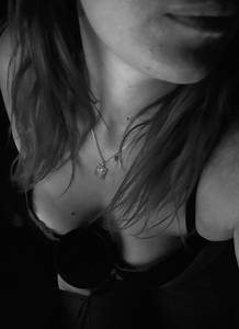 Petite coquine châtain coquine à plan-cul-villiers