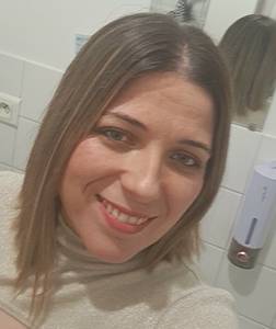 Envie de vivre de nouvelles expériences, j'ai surtout  envie de découvrir les femmes :) 
Si tu aime les formes n'hésite pas