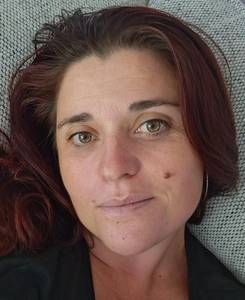 Petite coquine rousse super chaude à plan-cul-yzeron