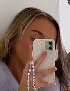 Femme célibataire 23 ans à Toulon