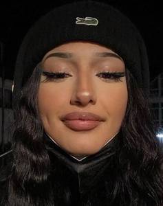 Femme célibataire 18 ans à Paris