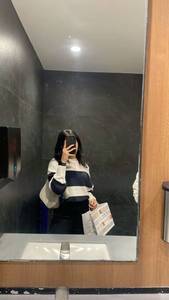 Plan cul avec femme cheveux noir  