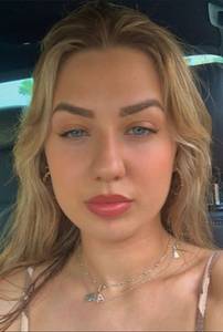 Femme célibataire 26 ans à Paris-8e
