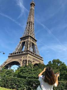Petite coquine brune coquine à Montpellier