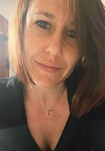 A la recherche de nouvelles exp�riences en t�te � t�te  ou a plusieurs, notamment avec d?autres femmes