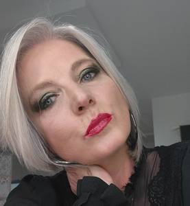 Petite coquine  super chaude à plan-cul-walbach